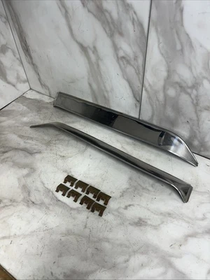 Deflectores de ventana delanteros de acero inoxidable para camioneta Toyota 79-83 hechos en EE. UU. de colección Foto 1 de 4