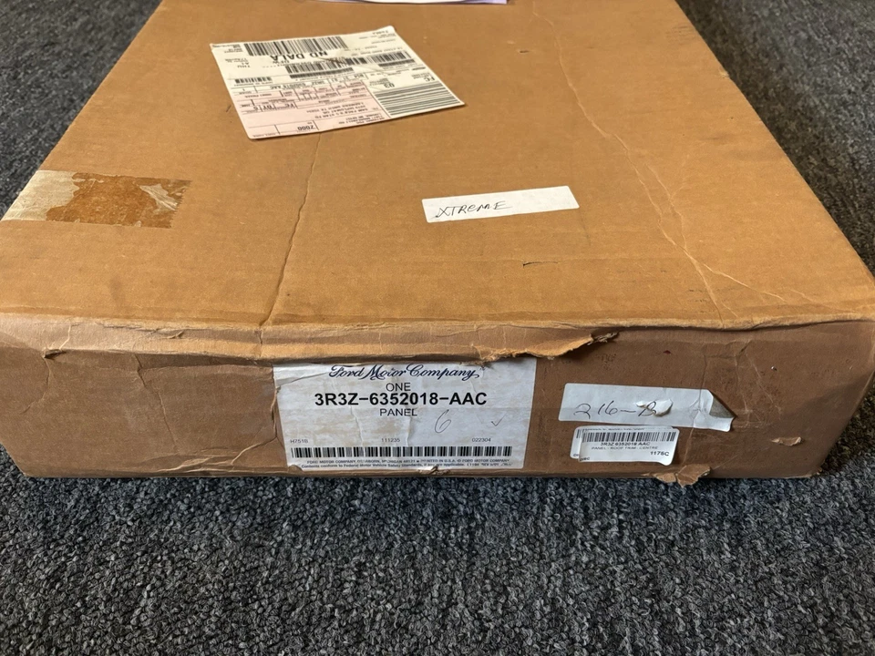 Ford Mustang 1999-2004 NOS moldura interior trasera izquierda panel de ventana de vidrio 1/4 Foto 1 de 1