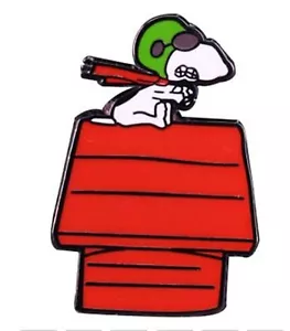 Snoopy auf Hundehütte Metall Emaille Pin - Bild 1 von 1