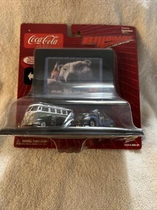 Johnny Lightning Coca Cola Billboards Classic '66 VW Samba bus '01 PT Cruise - Picture 1 of 2