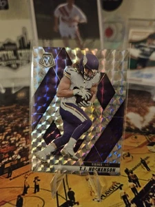 T.J. Hockenson Mosaic Prizm Colourmatch Minnesota Vikings 2024 Panini Mosaic  - Bild 1 von 3