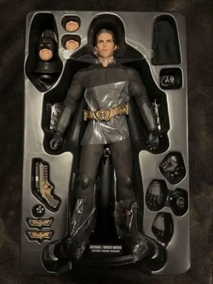 Hot Toys Batman Begins Movie Masterpiece 1/6 Scale Figure Exclusive Toy Limited - Image 1 of 4