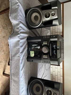 Sony MHC-GS100  Disc CD Changer Mini HiFi Stereo System No Remote  - Image 1 of 4