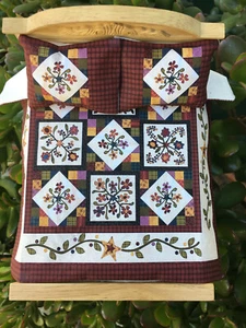 Dollhouse Miniatures bedspread comforter blanket with 2 pillows 1:12 scale #P035 - Picture 1 of 3