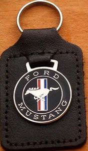 Llavero Ford Mustang - insignia montada en un llavero de cuero - Imagen 1 de 1