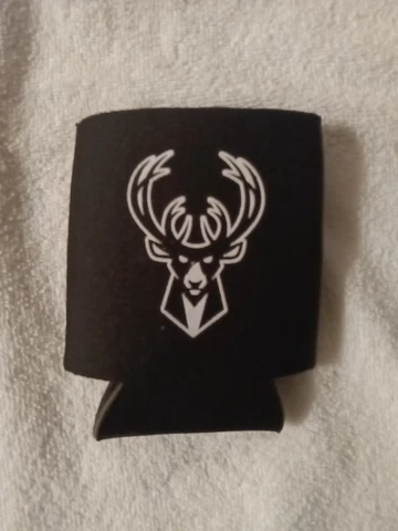 Milwaukee Bucks 12oz Black Slogan Can Cooler NBA Beer Coozie Koozie Drink - New! Cover