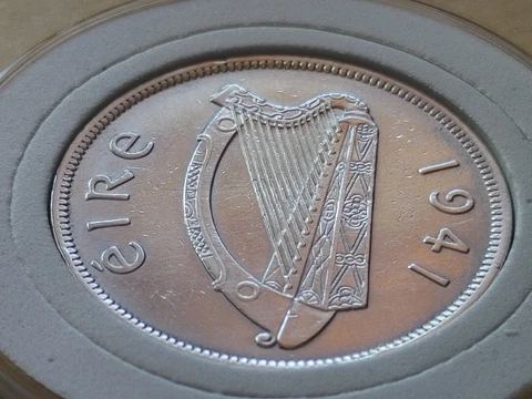 About Uncirculated 1941 Ireland 1/2 Half CROWN 2s6d w Holder original low mint Cover