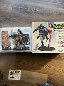 Justice League Build A Scene Statue Part 1 Batman Wonder Woman DC Comics NEW - Picture 1 of 8