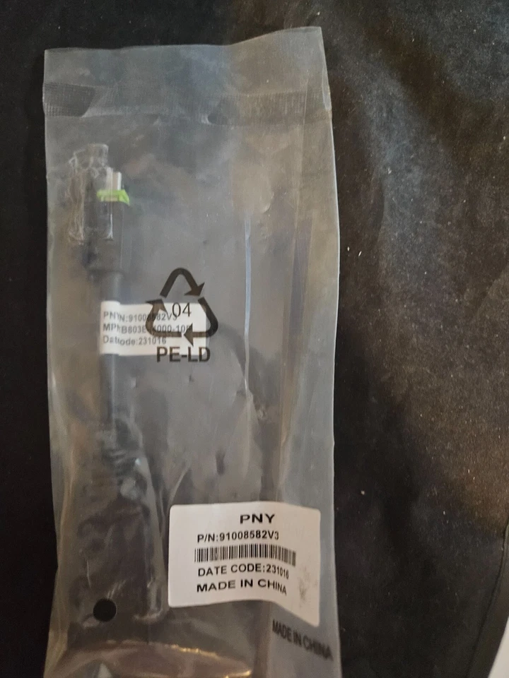 PNY 91008582V3 Mini DisplayPort (M) to DisplayPort (F) Video Adapter- (16858) - Image 1 of 3