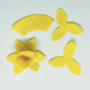 Flores de narciso de fieltro, narcisos de fieltro troquelados, kit de flores hágalo usted mismo - Imagen 1 de 5