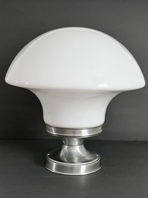 Lámpara de techo antigua/de colección de vidrio opalino atómico con hongo OVNI Art Deco de 1920 Foto 1 de 4