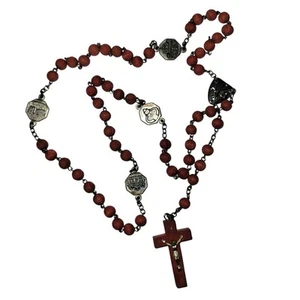 Red Wood Rosary With Medals Ave Matia - Picture 1 of 1