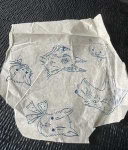 Antik Vintage Bügeltransfer Hunde Katzen Köpfe Hals Schleifen Haustiere Tiere - Bild 1 von 3