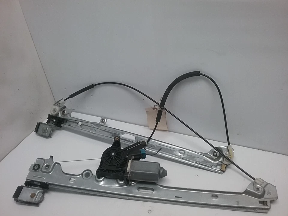 1995-1999 GMC Yukon Left Front Window Regulator With Motor CM090820G - Image 1 of 4