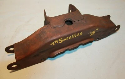 74 Plymouth спутниковая передача поперечный элемент кронштейн Roadrunner B тела - Изображение 1 из 4