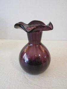 VINTAGE PURPLE ART GLASS VASE RUFFLED 6" - Picture 1 of 10