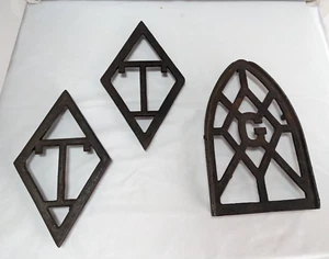 3 Antique Black Cast Iron Metal Footed Trivets / Sad Iron Rests Letter T & G - Picture 1 of 7