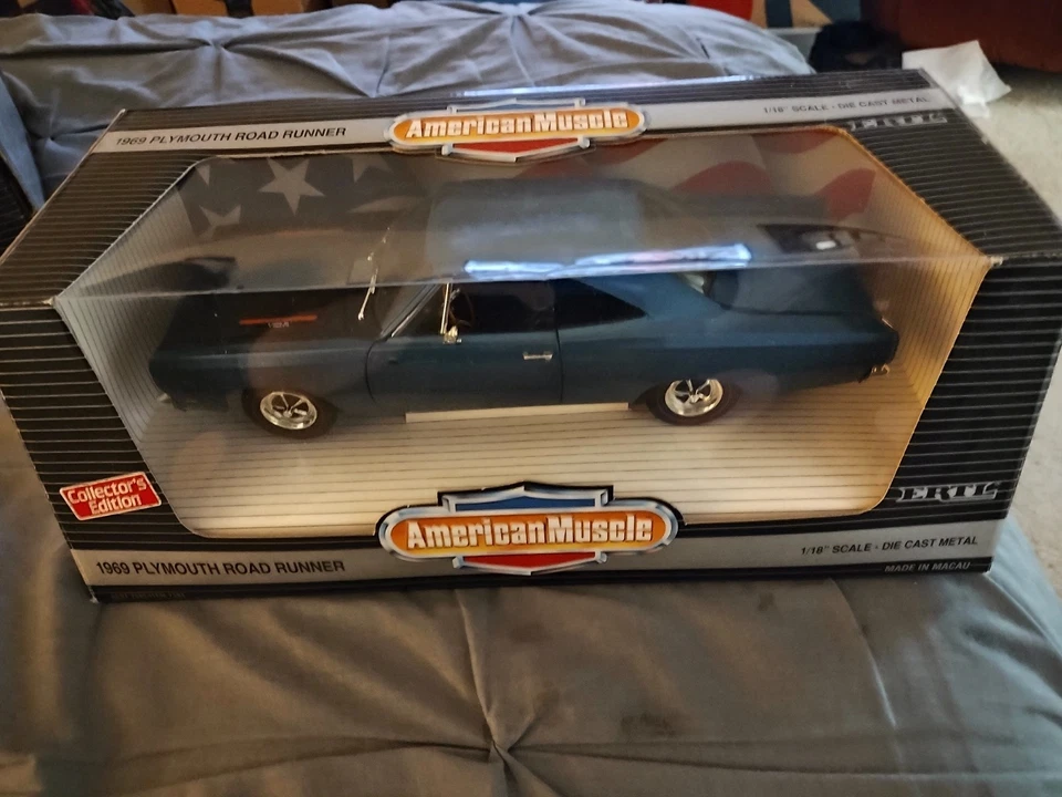 1969 Plymouth Road Runner HEMI Blue Ertl American Muscle1 18 Scale