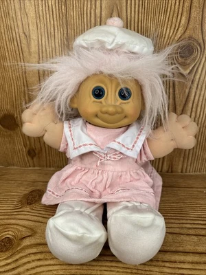 Muñeca de colección Russ Berrie Troll Kidz Buffy 2319 rosa vestido de pelo ojos azules Foto 1 de 4