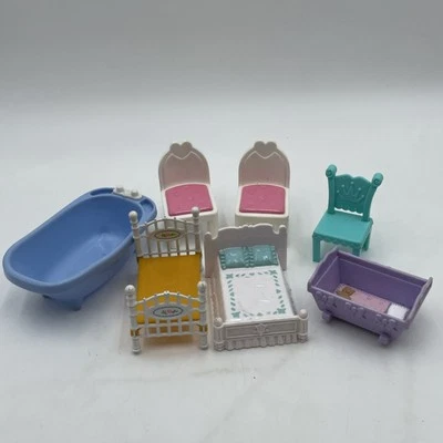 Lote de 7 piezas de muebles de dormitorio de plástico vintage para casa de muñecas niños Mattel años 2000 y 80 Foto 1 de 4