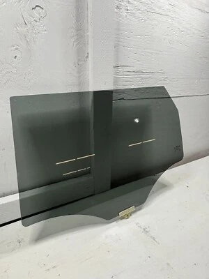 Kia Soul 2014-2019 puerta trasera izquierda lado del conductor ventana vidrio OEM Foto 1 de 4