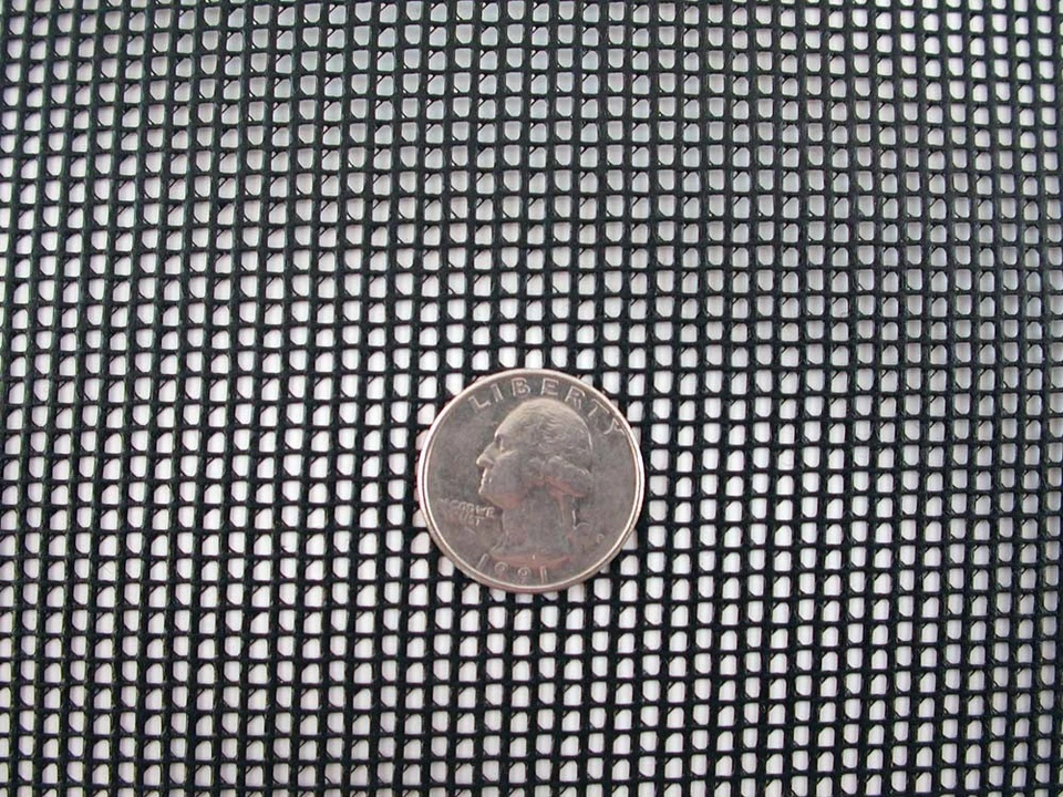 Malla recubierta de vinilo 60" x por yarda exterior clasificada blanca, negra, roja, verde, azul Foto 1 de 1