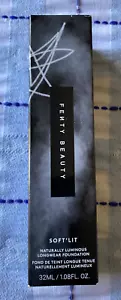 Fondotinta Fenty Beauty Soft'Lit Naturally Luminoso Longwear tonalità 140 #026 - Foto 1 di 8