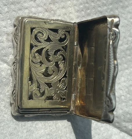 Delightful Mid Victorian Sterling Silver Vinaigrette Birmingham 1870 Cover