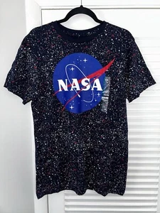 Buzz Aldrin Neu ohne Etikett Herren M NASA Logo Shirt bedeckt mit galaktischer Spritzgrafik - Bild 1 von 8