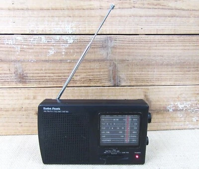 Radio Shack Portable Multiband Radio 12-456 AM/FM TV1 TV2 AIR VHF-WX Black   B13 - Image 1 of 4