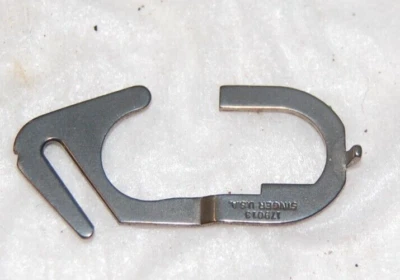 A6 Singer Throat guide 179013  You get one - SEWING MACHINE PARTS - Image 1 of 3