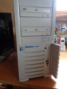 PC Highscreen Computer Tower Pentium C alt retrò - Foto 1 di 17