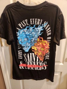 Camiseta Gráfica RGSTR Santos y Pecadores Negra Talla Grande - Imagen 1 de 5