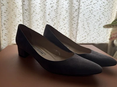 Manolo Blahnik灰色麂皮绒粗跟高跟鞋 — 第 1/3 张图片