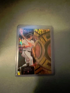 2024 Select Premier Prizm Gold #96 -- HESTON KJERSTAD -- RC #'D 5/10 -- ORIOLES - Foto 1 di 3