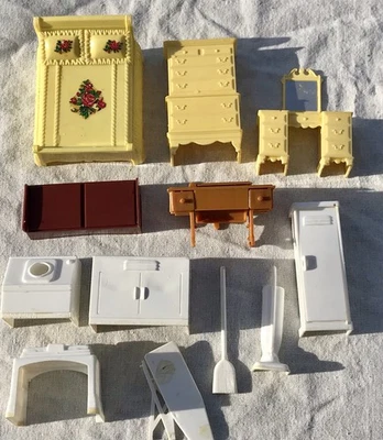Vtg Marx Dollhouse 1:24 Laundry Utility Set Sewing Machine Bedroom Miniature Lot - Image 1 of 4
