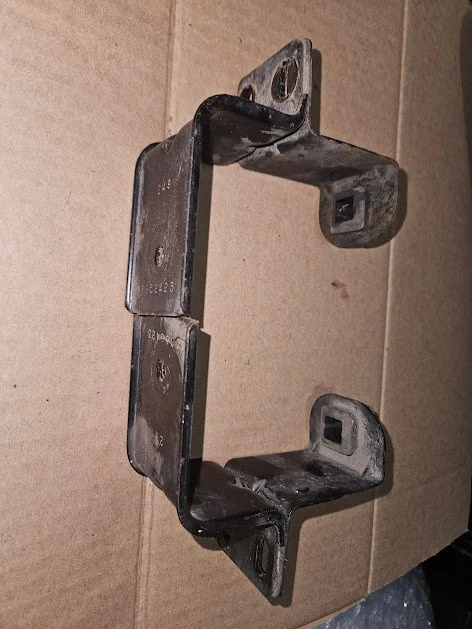 Комплект кронштейнов для поддержки радиатора солнцестояния Saturn Sky \ Pontiac 06-10 - Изображение 1 из 1