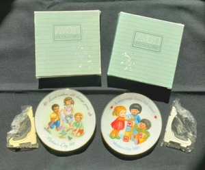 2 placas Avon de colección fina para el Día de la Madre, 1990 y 1991, las cajas están dañadas. - Imagen 1 de 14