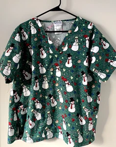 UA SCRUBS TOP Size: XL Snowmen Pattern 100% Cotton Green Pullover EUC - Picture 1 of 9