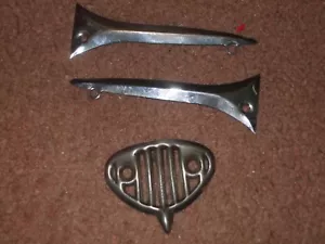 TRIUMPH TIGER CUB HEADLIGHT NACELLE TRIM - Picture 1 of 2