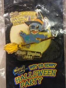 DISNEY PIN LE STITCH WITCH HALLOWEEN PARTY MNSSHP GLOW IN THE DARK BROOM LILO - Picture 1 of 6