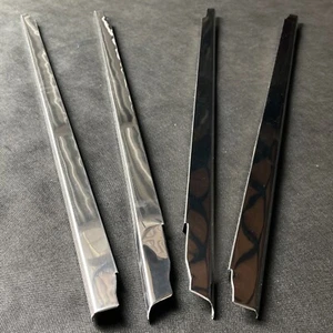 Ventana de puerta cromada forrada apta para Toyota Corolla KE30 sedán 4 puertas - Imagen 1 de 11