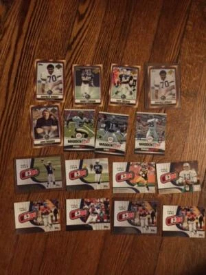 Pick From List: 2006 Topps Football Cards (buy 4+, 25% off) - Image 1 of 4