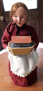 BYERS' CHOICE LTD THE CAROLERS 2006 RED HEADED LADY W/WOODEN BOAT EXCEL COND - Picture 1 of 8