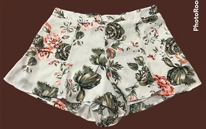 Charlotte Russe Tropical Floral Print Shorts Womens Size Medium Lined Ivory - Picture 1 of 6