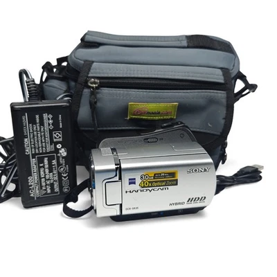 Sony Handycam DCR-SR35E Camcorder 30GB HDD 40x NightShot Camera Bundle - Image 1 of 4