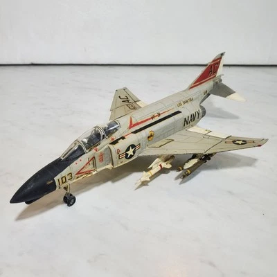 Vintage McDonnell Douglas F-4 Phantom IIFighter-bombe 1/72? Plastic Model Plane - Image 1 of 4