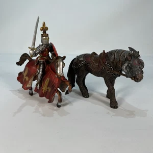 Schleich World of Knights Red Knight & Armoured Horses Used  - Picture 1 of 14