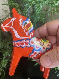 Cavallo vintage rosso arancione Dala dipinto a mano Nils Olsson Svezia 4 in alto con etichetta - Foto 1 di 17
