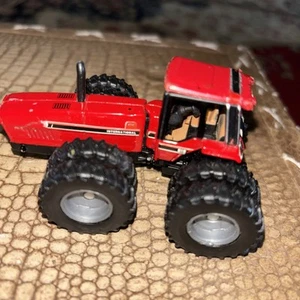 Tractor de juguete de metal fundido a presión International Harvester original de colección - Imagen 1 de 6